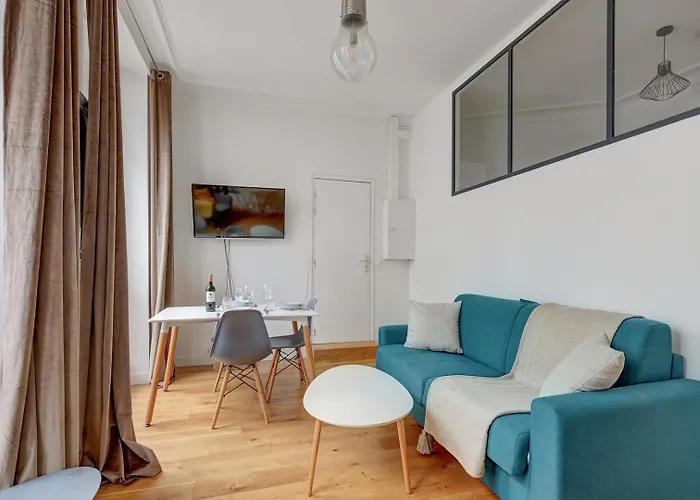 338 Montmartre - Superb In *