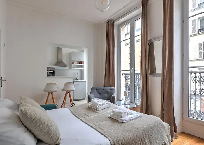 338 Montmartre - Superb In